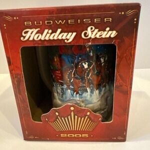 2005 Budweiser Holiday Stein features the iconic Budweiser Clydesdales.
